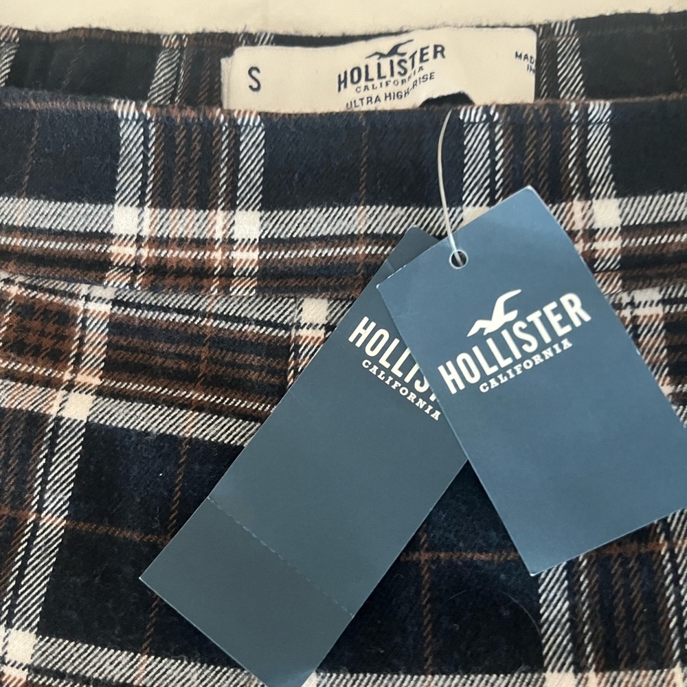 Hollister Navy and White Checkered Skirt